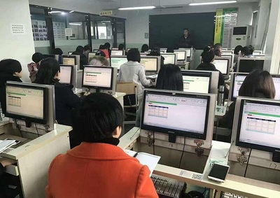 翁垟春華電腦辦公培訓(xùn) 開啟計算機技術(shù)學(xué)習(xí)之旅